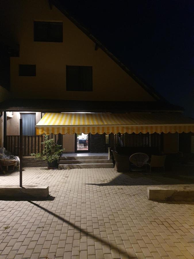 Pensiunea Relax Curtea De Arges Exterior photo